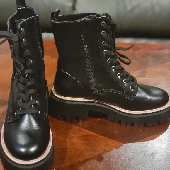 Dolce Vita Black Lace-Up Combat Boots - Picture 1 of 1
